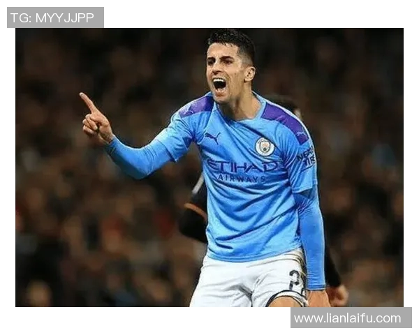 坎塞洛:从边锋到全能战士的华丽转身与足球生涯的精彩瞬间